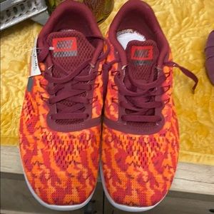 New sneakers never worn missing insole